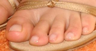 Hayden Panettiere feet photo thumbnail