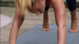 Hayden Panettiere feet photo thumbnail