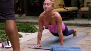 Hayden Panettiere feet photo thumbnail