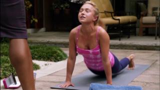 Hayden Panettiere feet photo thumbnail
