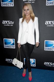 Hayden Panettiere feet photo thumbnail