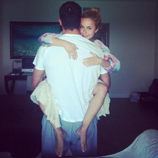 Hayden Panettiere feet photo thumbnail