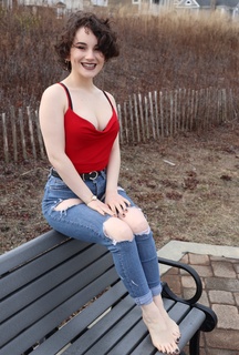 Haylee feet photo thumbnail