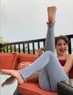 Haylee feet photo thumbnail