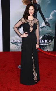 Hayley Atwell feet photo thumbnail