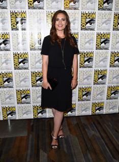 Hayley Atwell feet photo thumbnail