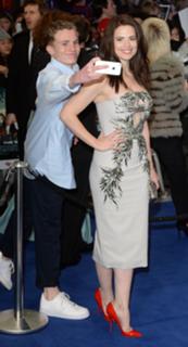 Hayley Atwell feet photo thumbnail