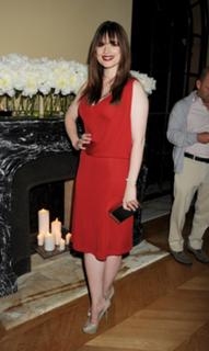 Hayley Atwell feet photo thumbnail