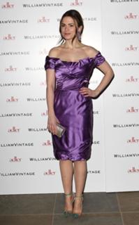 Hayley Atwell feet photo thumbnail