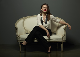 Hayley Atwell feet photo thumbnail