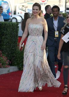 Hayley Atwell feet photo thumbnail