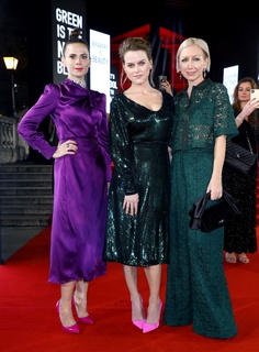 Hayley Atwell feet photo thumbnail