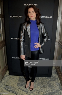 Hayley Atwell feet photo thumbnail