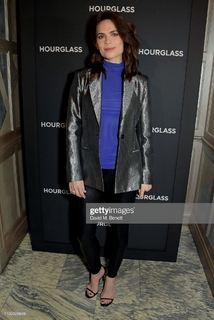 Hayley Atwell feet photo thumbnail