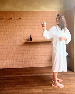 Hayley Atwell feet photo thumbnail