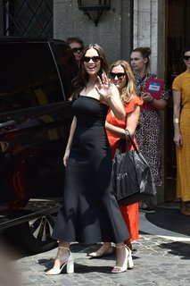 Hayley Atwell feet photo thumbnail