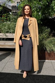 Hayley Atwell feet photo thumbnail