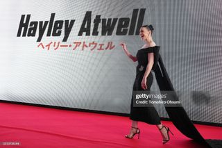 Hayley Atwell feet photo thumbnail