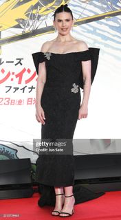 Hayley Atwell feet photo thumbnail