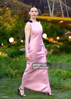 Hayley Atwell feet photo thumbnail