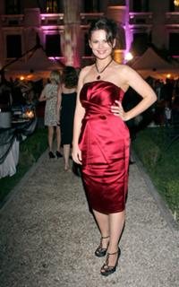 Hayley Atwell feet photo thumbnail