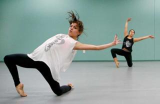 Hayley Erbert feet photo 19