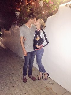 Hayley Erin feet photo 1