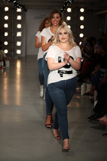 Hayley Hasselhoff feet photo 8