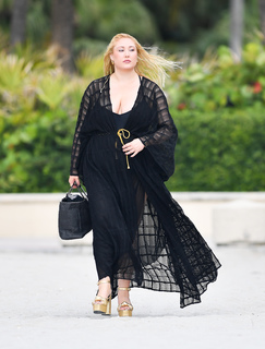 Hayley Hasselhoff feet photo 3