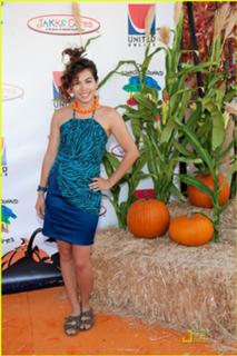 Hayley Kiyoko feet photo thumbnail