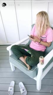 Hayley Kiyoko feet photo thumbnail