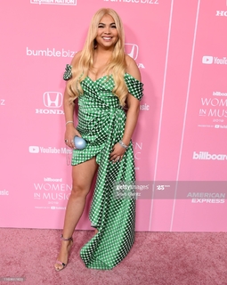 Hayley Kiyoko feet photo thumbnail