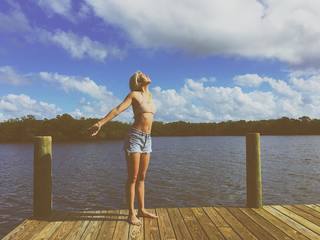 Hayley Kiyoko feet photo thumbnail