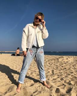 Hayley Kiyoko feet photo thumbnail