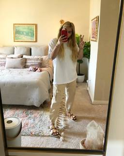 Hayley Kiyoko feet photo thumbnail