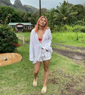 Hayley Kiyoko feet photo thumbnail