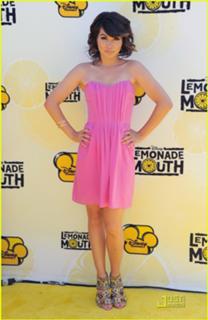 Hayley Kiyoko feet photo thumbnail