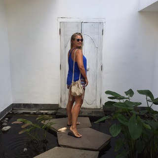 Hayley McQueen feet photo 2