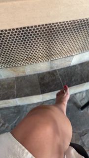 Hayley McQueen feet photo 14