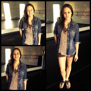 Hayley Orrantia feet photo thumbnail
