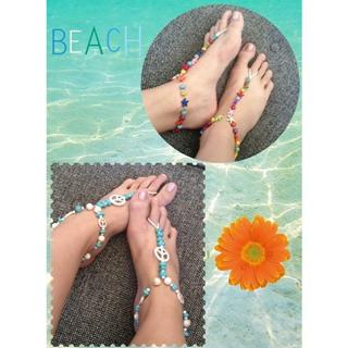 Hayley Orrantia feet photo thumbnail