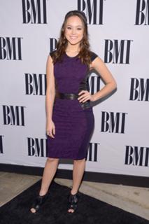 Hayley Orrantia feet photo thumbnail