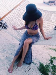 Hayley Orrantia feet photo thumbnail