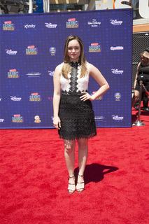 Hayley Orrantia feet photo thumbnail