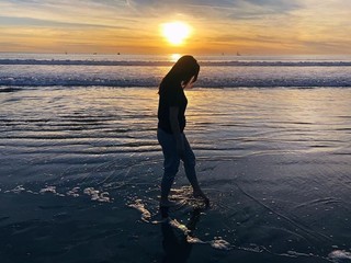 Hayley Orrantia feet photo thumbnail