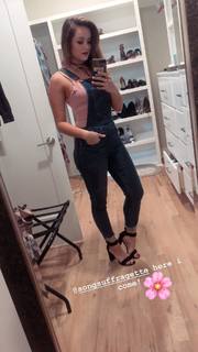 Hayley Orrantia feet photo thumbnail