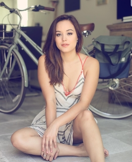 Hayley Orrantia feet photo thumbnail