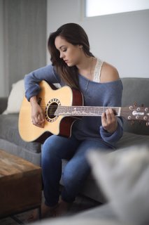 Hayley Orrantia feet photo thumbnail