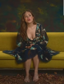 Hayley Orrantia feet photo thumbnail