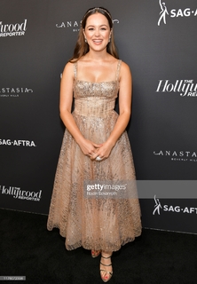 Hayley Orrantia feet photo thumbnail
